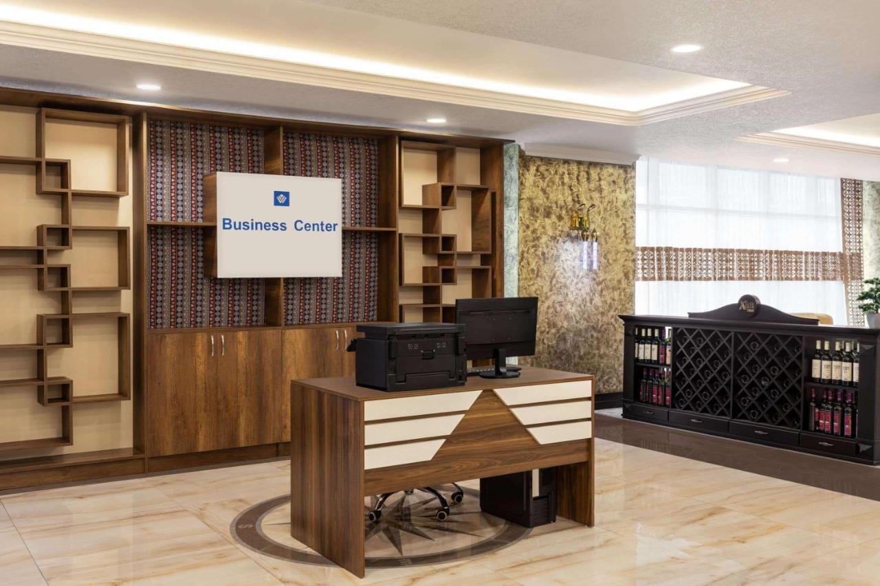 Wyndham Baku Hotel Ngoại thất bức ảnh